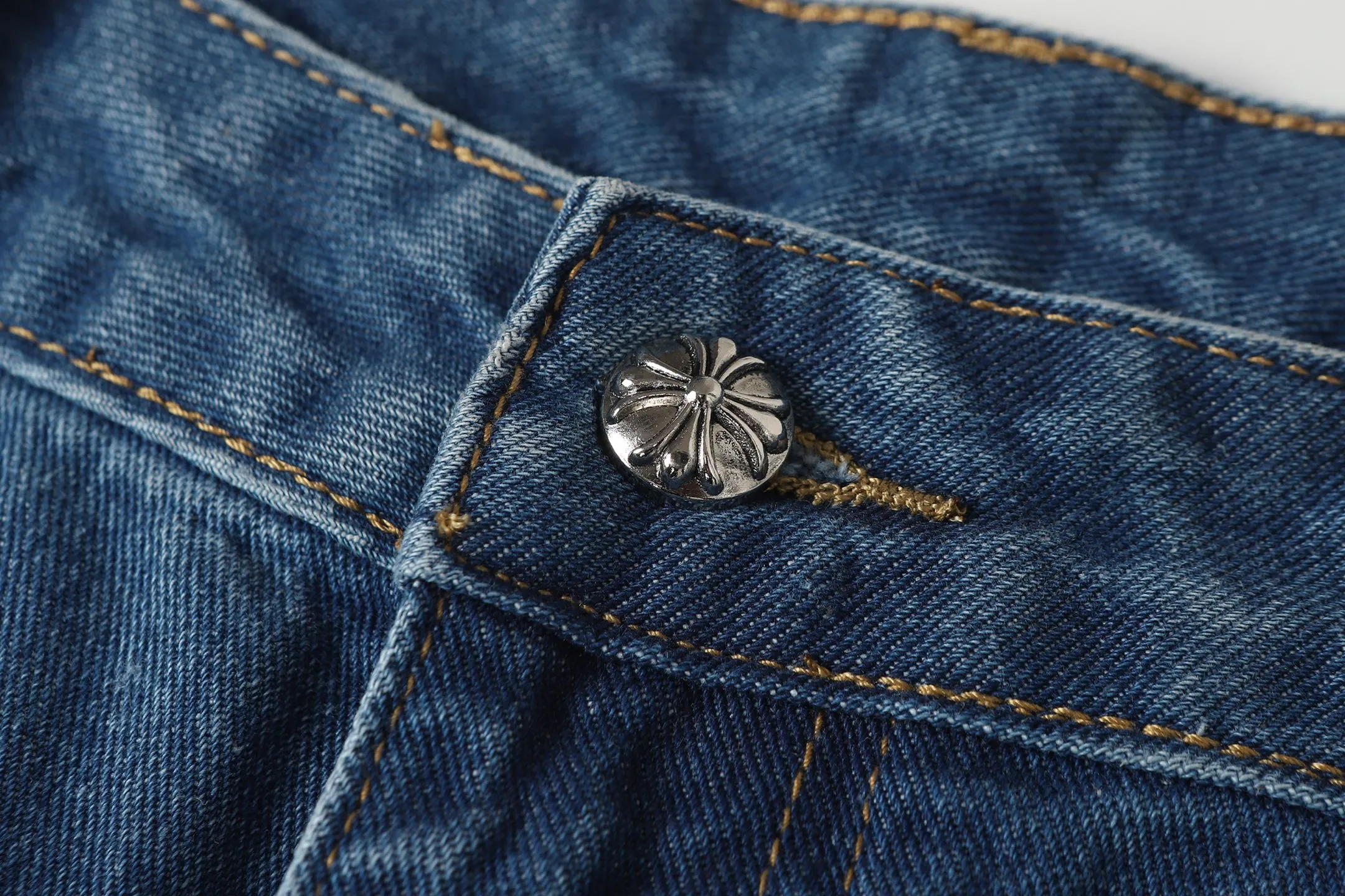 P270 Cross-border model, please do not place an order if you are pursuing quality - Chrome Hearts/Chrome Hearts Cross ✝️ Inlaid embroidered washed jeans, trousers and casual pants - High weight, high density and high quality. The wool is soft, delicate and skin-friendly. It feels soft and silky. It has excellent warmth and skin-friendly properties - Custom-woven and dyed, no color difference. No matter the fabric or workmanship details, it beats the ordinary version on the market - Hardware zipper accessories are all customized, full of details -Colour: washed blue -Size: 28 30 32 34 36